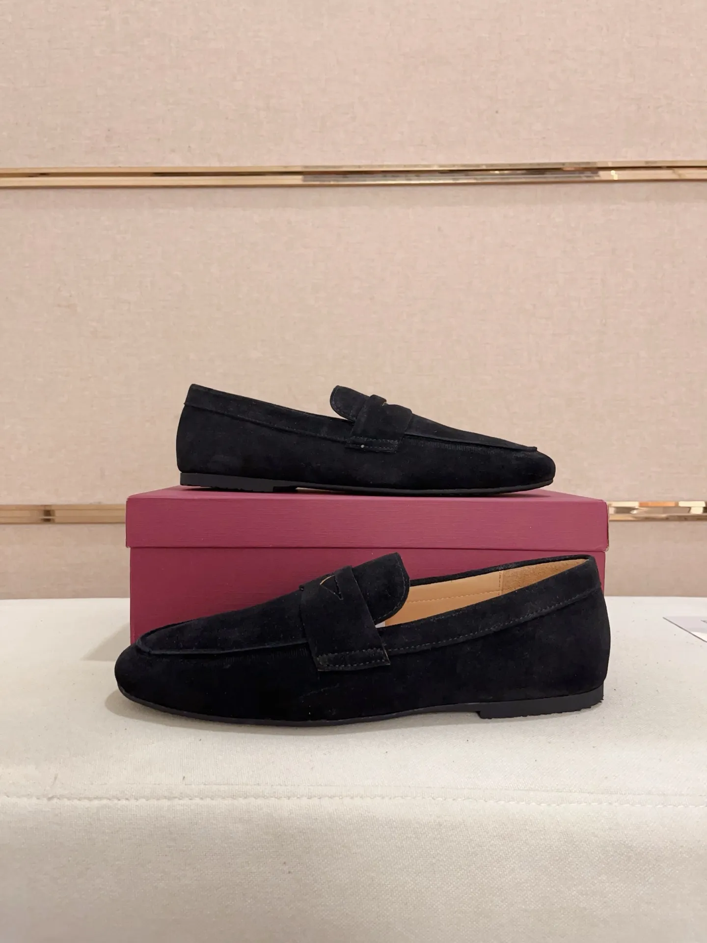 Men's shoes💰: 480💰 High version Ferragamo Dongguan quality! 🆕🆕Exclusive hot-selling products in stock🔥🔥New products on the shelves, high-quality shoes, complete with packaging! 💪 💪 Material: Imported suede cowhide 🐂 + Imported high-quality water-dyed cowhide lining + wear-resistant outsole 👍🏻👍🏻 Features: High-end and comfortable, purely handmade 🚀 🚀 Create the perfect shoes that suit you best 🔥 🔥 Size: (38-44) Can be customized 45 non-returnable!